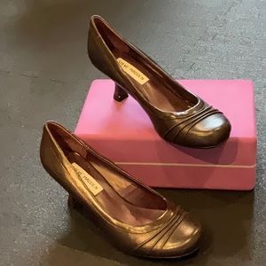 Steve Madden NWT brown pumps